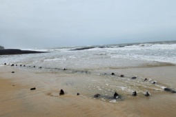 Tin tức trong ngày - Tin tức 24h qua: Hé lộ về tàu cổ trồi lên bờ biển Hội An