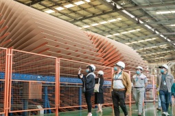 Hơn 1000 khách tham quan nhà máy sản xuất gỗ công nghiệp hiện đại Top 10 thế giới