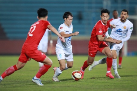 Video bóng đá Nam Định - Thể Công Viettel: Thảm họa hàng thủ, Văn Toàn ấn định (V-League)