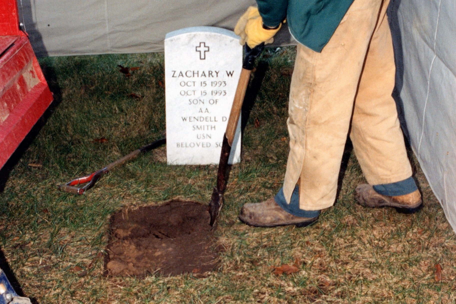Ngôi mộ mà Kimmi Hardy lừa mọi người rằng đã chôn đứa con chết lưu của mình.