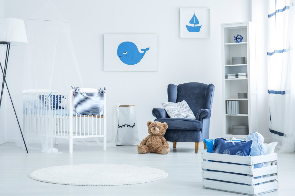 Môi trường ngủ sạch sẽ, mát mẻ và yên tĩnh là mẹo giúp bé ngủ ngon, ngủ sâu giấc.