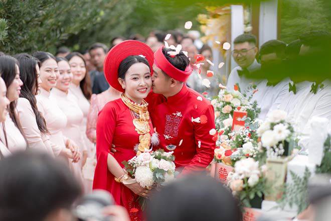 Cô dâu Tiền Giang phải dùng thau đựng vàng trong ngày cưới - 4