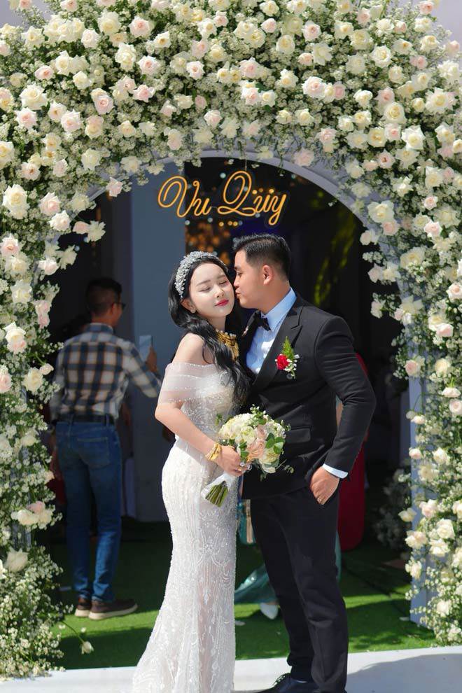 Cô dâu Tiền Giang phải dùng thau đựng vàng trong ngày cưới - 6
