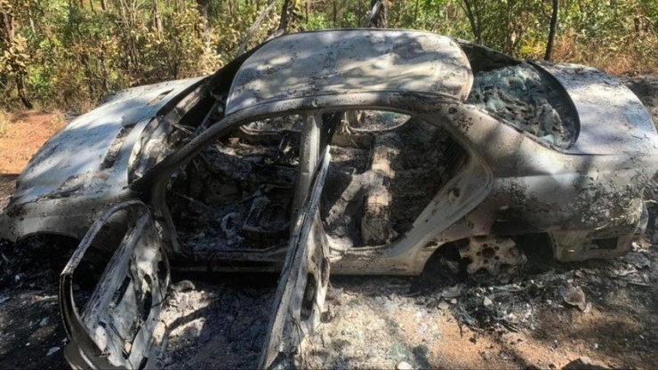 Chiếc xe Mercerdes-Benz bị ông Vũ đốt cháy rụi sau khi gây tai nạn giao thông