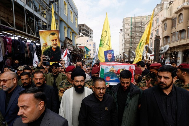 Tang lễ của ông Sayyed Razi Mousavi, cố vấn cấp cao của Lực lượng Vệ binh Cách mạng Hồi giáo Iran, tại TP Najaf - Iraq hôm 27-12. Ảnh: REUTERS