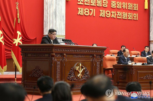 Chủ tịch Kim Jong-un trong cuộc họp của đảng Lao động. Ảnh: Yonhap