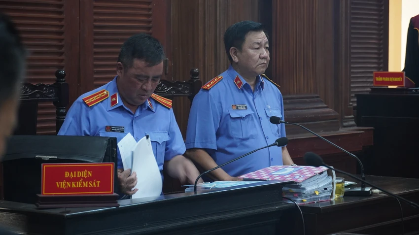 Đại diện VKS giữ quyền công tố tại toà. Ảnh: HỮU ĐĂNG