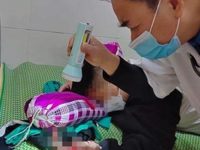 Hà Tĩnh: Điện thoại phát nổ khi đang sạc pin, bé 14 tuổi bị dập nát bàn tay