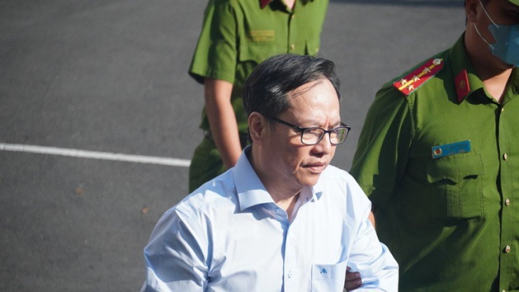 Cựu chủ tịch Saigon Co.op khai không muốn để tiền "chết" nên đưa 1.000 tỉ đồng vào lưu thông, tạo thêm lợi nhuận. Ảnh: Hữu Đăng