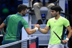 Djokovic và Alcaraz “tâng bốc nhau“ sau trận giao đấu ở Saudi Arabia