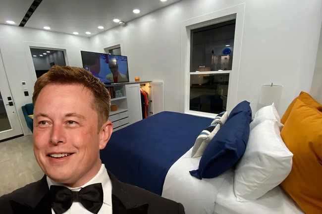 Hồi tháng 6, Elon Musk, CEO của Tesla và SpaceX, tweet trên Twitter thừa nhận đang ở trong một căn nhà lắp ghép nhưng đã được cải tiến, với tổng chi phí khoảng 69.000 USD (~1,6 tỷ đồng).
