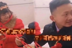 Bạn trẻ - Cuộc sống - Chàng trai cưới vợ có "nhan sắc kỳ lạ", dân mạng thấy tiếc cho chú rể "thà không lấy còn hơn"