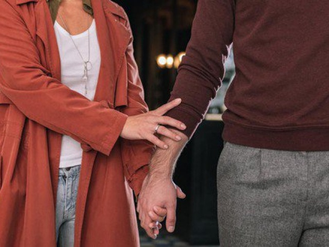 Bạn trẻ - Cuộc sống - Con trai choáng váng vì mẹ và cậu bạn thân của mình đi quá giới hạn