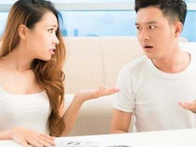 Bạn trẻ - Cuộc sống - Chồng mang tiền thưởng về đưa cho, tôi choáng váng khi biết phần lớn số tiền chồng đã bớt lại để cho ai