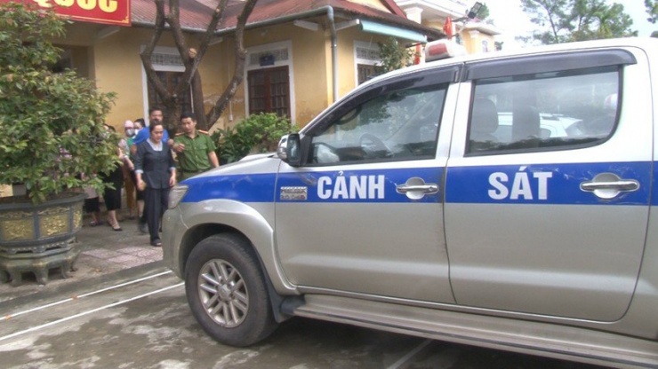 Nguyễn Thị Phương Nhi bị bắt về tội cho vay lãi nặng. Ảnh: C.QUANG