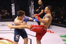 Đỉnh cao MMA Việt 2023: Quang Lộc đấm “như giã gạo“, knock-out Lý Tiểu Long