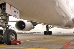 Thế giới - Thanh niên châu Phi "bám càng" máy bay suốt hơn 2 giờ để tới Pháp và kết cục