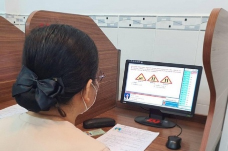 Đề xuất người để bằng lái xe quá hạn từ 3 tháng sẽ phải thi lại cả lý thuyết và mô phỏng