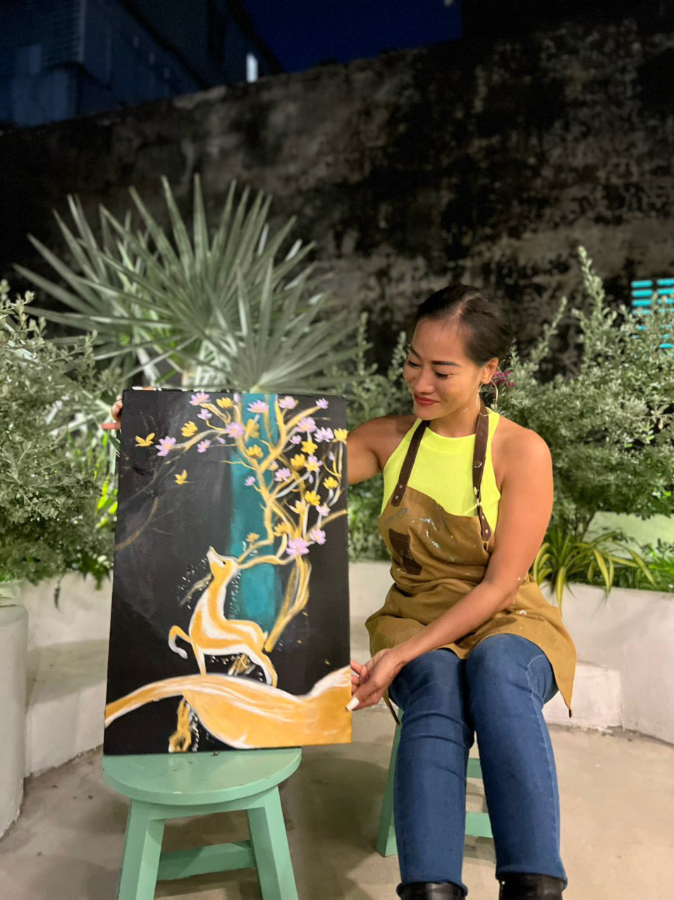 Cô tích cực tham gia trải nghiệm các buổi workshop sáng tạo