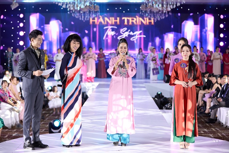 Ena Nguyễn tham gia Hành Trình Tỏa Sáng của Học viện Phong thái Á Đông