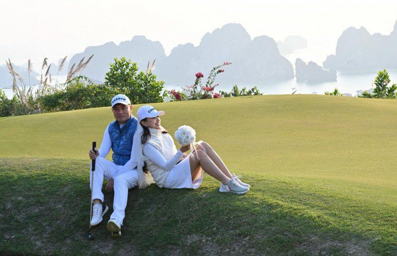 2 nữ MC “được chồng như ý”, chụp ảnh cưới ở sân golf “độc lạ” - 1