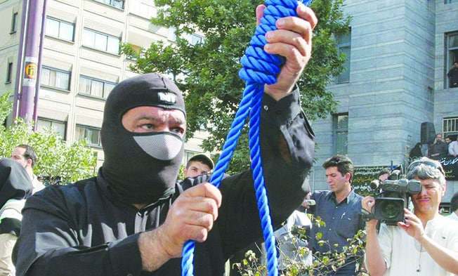 Iran áp dụng hình thức treo cổ đối với những người bị tuyên án tử hình.