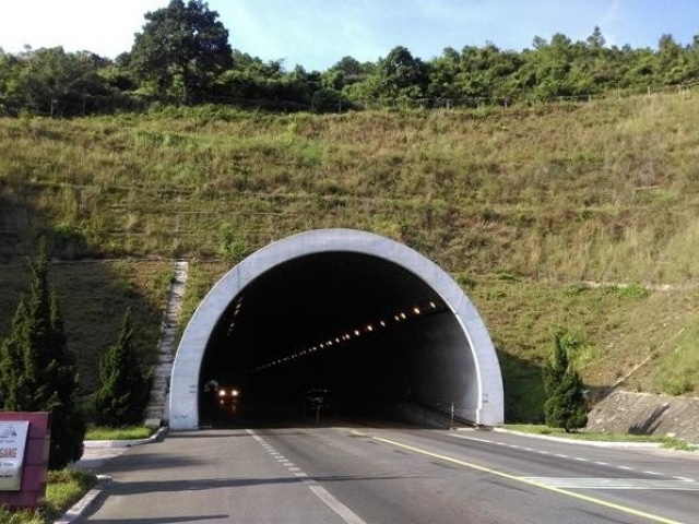 Tin tức trong ngày - Tổng công ty Sông Đà xin mở rộng hầm đường bộ Đèo Ngang, Bộ Giao thông từ chối