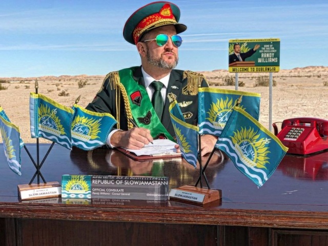 Thế giới - Cực thú vị chuyện người đàn ông tự tạo 'quốc gia' riêng giữa sa mạc