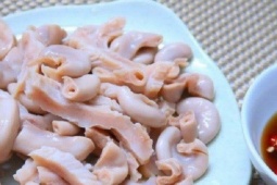 Làm cách này, tràng lợn luộc trắng giòn, dai ngon sần sật