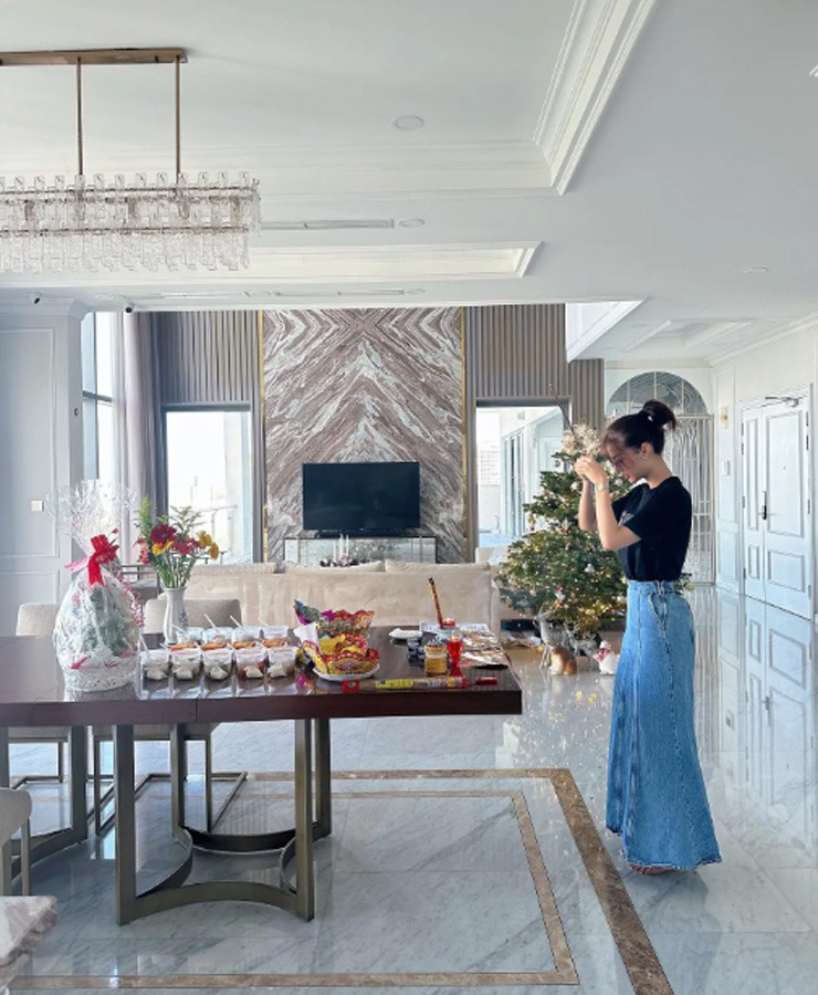 Biệt thự bạc tỷ ở quê mới tậu năm 2023 của Văn Toàn chưa HOT bằng cơ ngơi 240 tỷ của nữ nghệ sĩ hài - 1