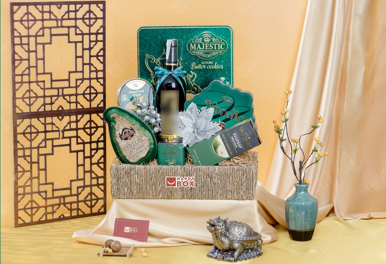 Giỏ quà Tết từ mây, vải bố sang trọng của Happybox