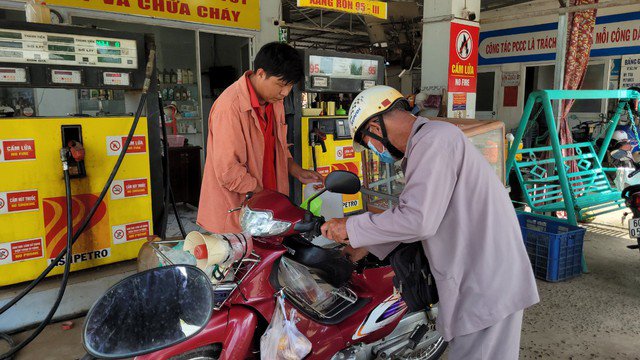 Khi thị trường kinh doanh xăng dầu có nhiều biến động, nhiều doanh nghiệp phân phối, bán lẻ xăng dầu cho biết gặp khó khăn