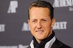 Michael Schumacher xuất hiện trước đám đông sau 11 năm