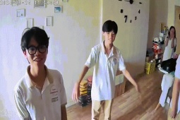 Bạn trẻ - Cuộc sống - "Chào cô" trước camera an ninh, nhóm học sinh gây "bão" mạng xã hội