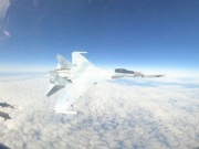 Thế giới - Mỹ công bố video tiêm kích Su-35 Nga áp sát nguy hiểm, chặn đường bay F-16 gần Alaska