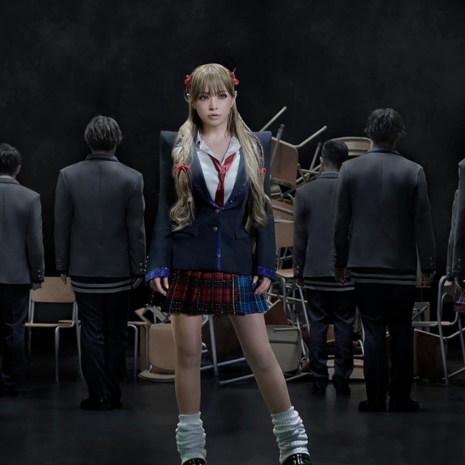 Gu thời trang năng động, trẻ trung càng giúp Ayumi 'hack tuổi'.