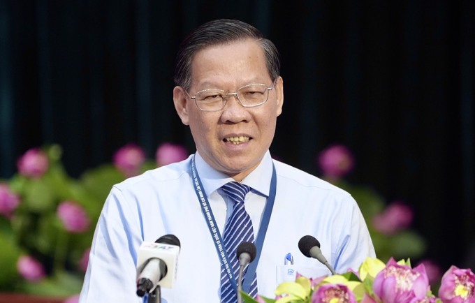 Chủ tịch UBND TP HCM Phan Văn Mãi tại phiên đối thoại với đại biểu Ủy ban Mặt trận tổ quốc Việt Nam TP HCM, sáng 3/10. Ảnh: An Phương