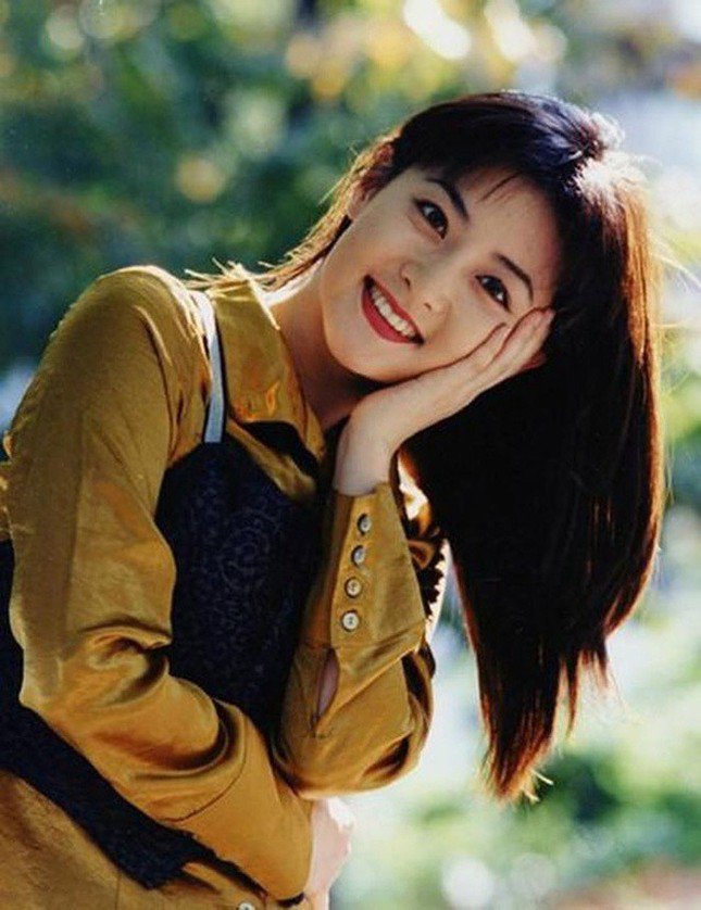 Chae Si Ra và Lee Young Ae đều là biểu tượng nhan sắc của showbiz Hàn Quốc những năm 1990.