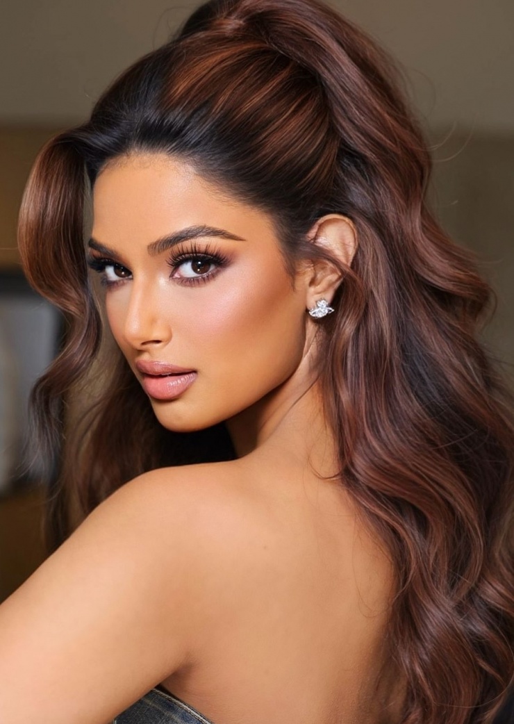  Hậu trường buổi làm việc của Harnaaz Sandhu trong lần thứ hai đến Việt Nam, hôm 1/10 ở TP HCM. Video: Quân Nguyễn, Pu Lê