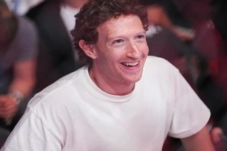 Ông chủ Facebook vượt qua Jeff Bezos trở thành tỷ phú giàu thứ hai thế giới