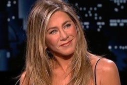 Jennifer Aniston tiết lộ liệu pháp hàng tuần giúp tăng sinh collagen