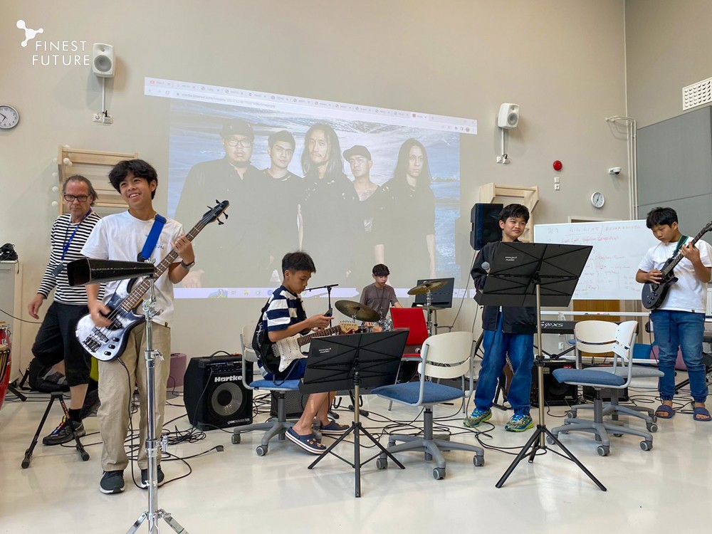 Bên cạnh việc học tập, các học sinh tại Phần Lan còn được tạo điều kiện để phát triển năng khiếu và sở thích