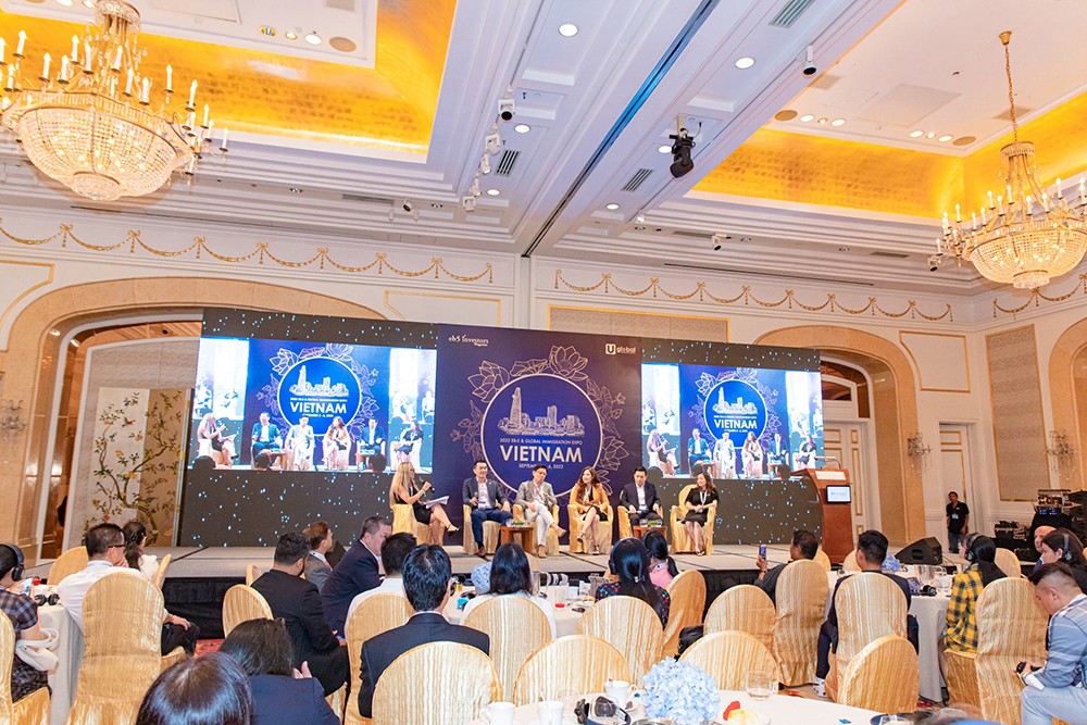 Hoàng Diệp Trúc thường là diễn giả góp mặt tại các sự kiện lớn trong ngành di trú tại Việt Nam và quốc tế