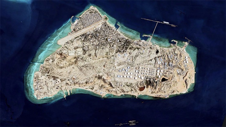 Cận cảnh đảo Kharg, nơi xử lý tới 90% lượng dầu xuất khẩu của Iran. Ảnh: Google Earth.