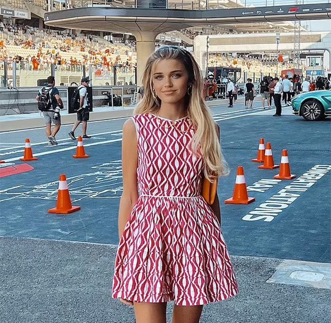 Người đẹp Estelle Oglivy nhiều lần tới xem các cuộc đua F1. Ảnh: Instagram Estelle Oglivy