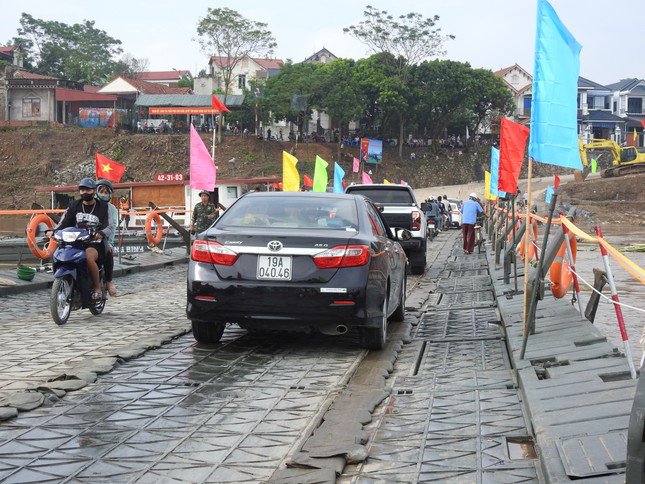 Cầu Phao Phong Châu Thông Xe Trở Lại Sau Khi Mực Nước Sông Hồng Ổn Định