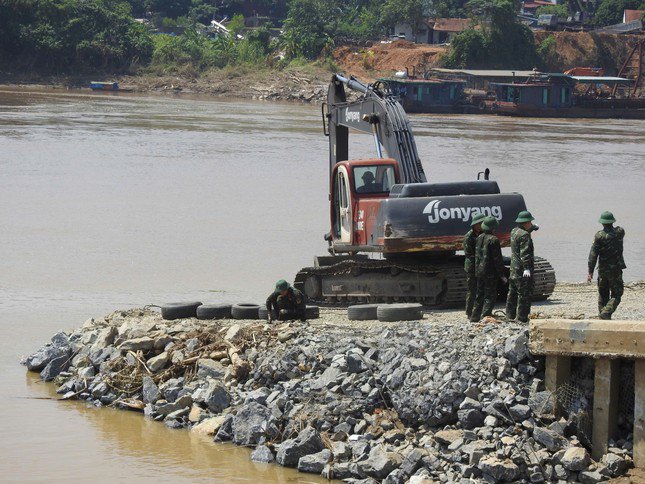 Cầu Phao Phong Châu Thông Xe Trở Lại Sau Khi Mực Nước Sông Hồng Ổn Định