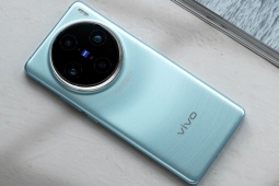 Dế sắp ra lò - Vivo X200 Pro Mini lộ diện ảnh trên tay với thiết kế cụm camera độc đáo