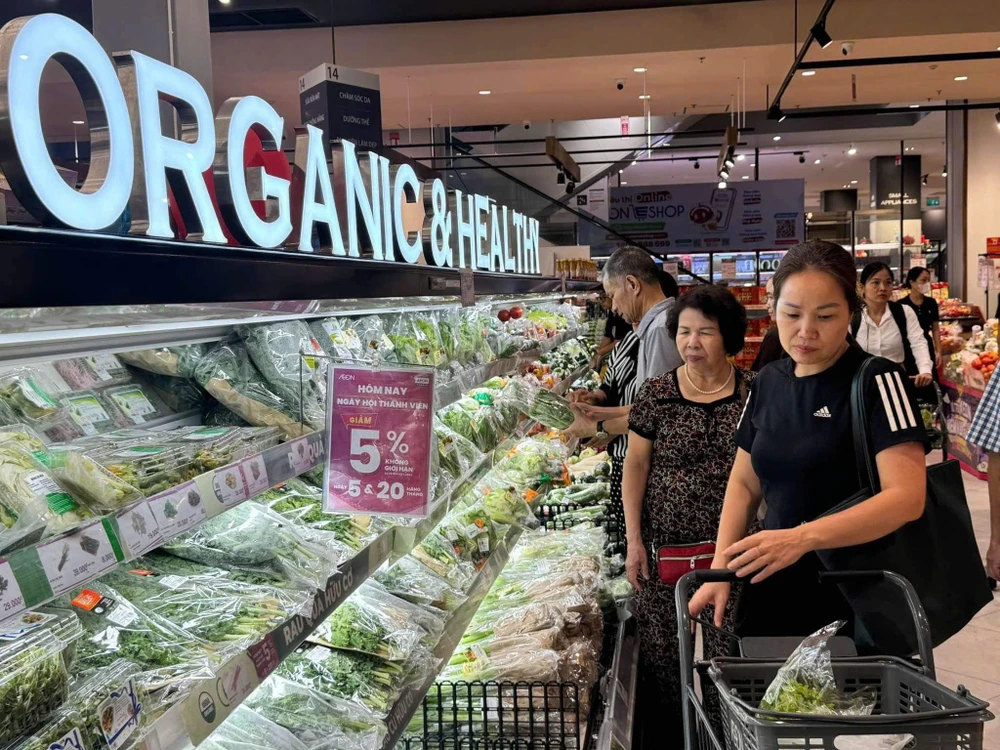 Giá lương thực, thực phẩm đắt đỏ là một nguyên nhân chỉ số giá tiêu dùng tháng 9 tăng. Ảnh: MINH TRÚC