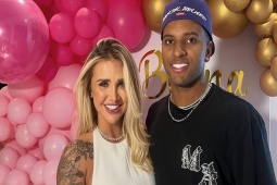 Sao Real Madrid và bạn gái thân mật trong phòng tắm thu hút triệu view